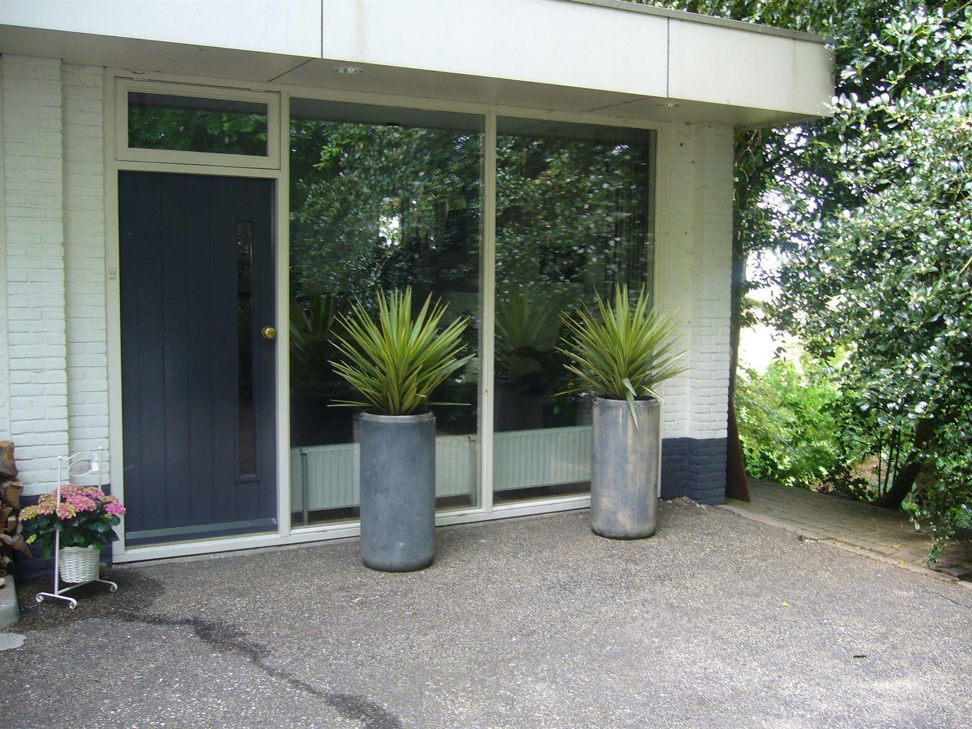 B&B Op De Brabantse Wal Halsteren Exterior photo